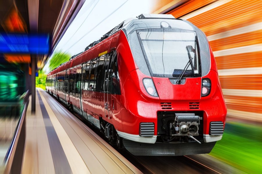 Trenurile care plecă spre mare sunt suplimentate din această dimineaţă