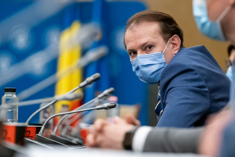 România se află pe o pantă descrescătoare a valului trei al pandemiei de COVID-19, susține premierul Florin Cîțu România se află pe o pantă descrescătoare a valului trei al pandemiei de COVID-19, susține premierul Florin Cîțu