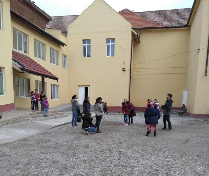 Trei minori au dat o spargere la școala din localitatea covăsneană Araci
