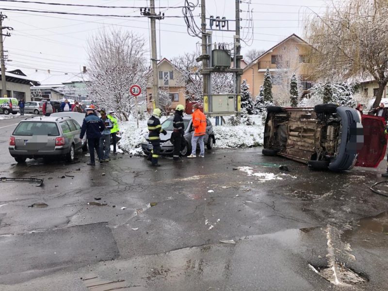 Accident rutier cu 3 autoturisme implicate, în Reghin Accident rutier cu 3 autoturisme implicate, în Reghin