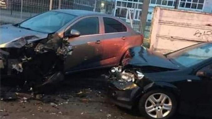 12 maşini parcate, acroşate la Brașov de un tânăr fără permis
