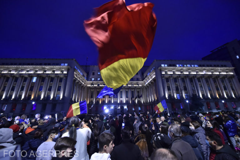 14 manifestanți violenți de la protestele din Piața Unirii din București au fost arestați preventiv pentru 30 de zile