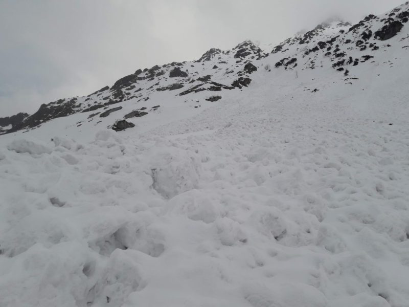Salvamont: Riscul de avalanşă în zona alpină înaltă – gradul 3 la peste 1.800 de metri altitudine, în majoritatea masivelor Salvamont: Riscul de avalanşă în zona alpină înaltă – gradul 3 la peste 1.800 de metri altitudine, în majoritatea masivelor