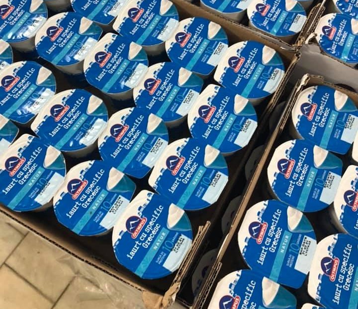 Braşov: Iaurtul nedistribuit elevilor în programul ‘Laptele şi cornul’, redistribuit Băncii Regionale de Alimente