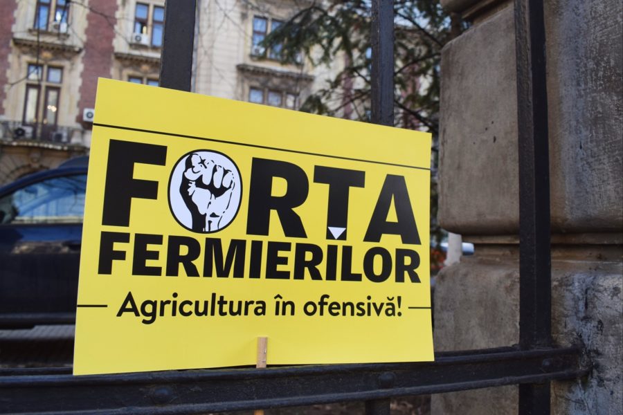 Fermierii vor protesta cu tractoarele în jurul Palatului Parlamentului