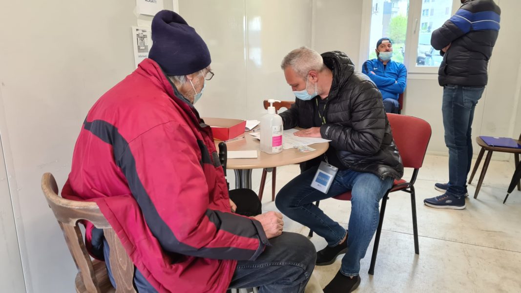 Peste 128 de mii de doze de vaccin Moderna vor fi aduse mâine în Bucureşti pe cale terestră