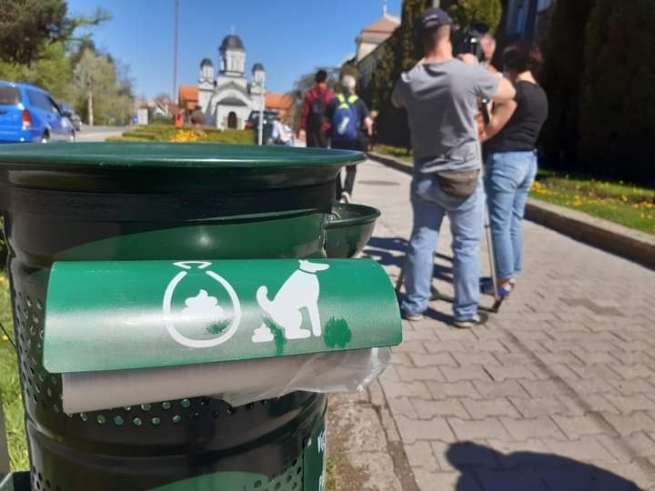 200 de suporturi cu pungi pentru excrementele câinilor, amplasate în Miercurea Ciuc