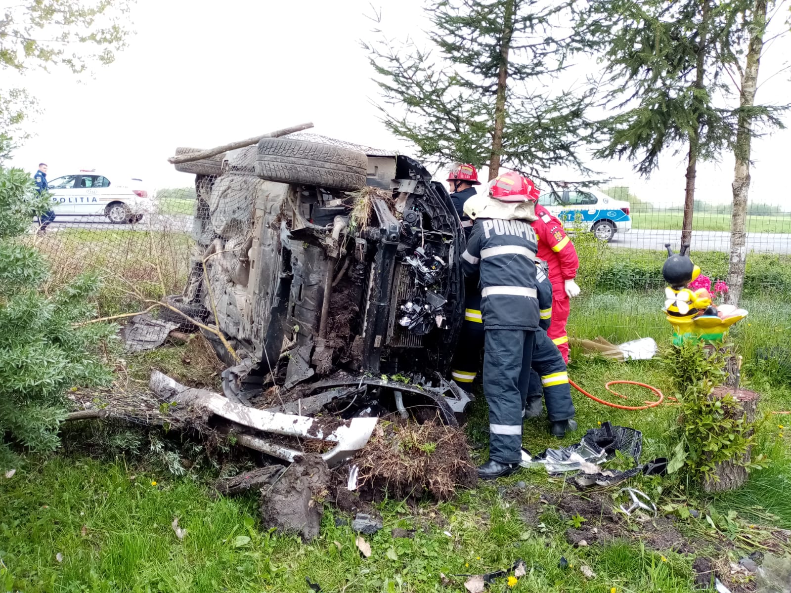 Doi răniți într-un accident spectaculos produs în Harghita