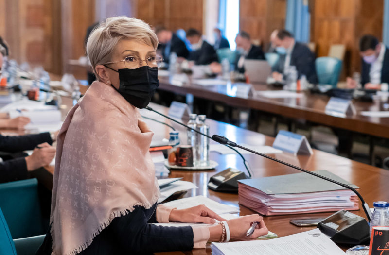 Cresc îngrijorările că vor fi probleme cu plata pensiilor şi a salariilor bugetarilor Cresc îngrijorările că vor fi probleme cu plata pensiilor şi a salariilor bugetarilor