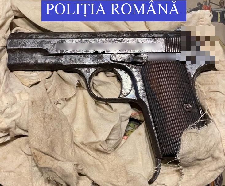 Arme și muniții, ridicate de polițiștii mureșeni