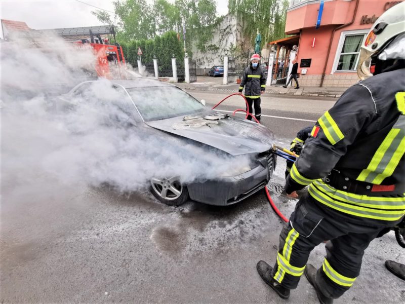 Incendiu auto în municipiul Târgu Mures