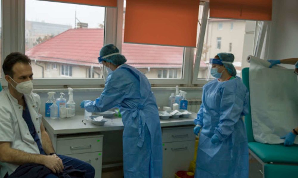 Centrul mobil al Spitalului Militar din Brașov a vaccinat peste 300 de persoane