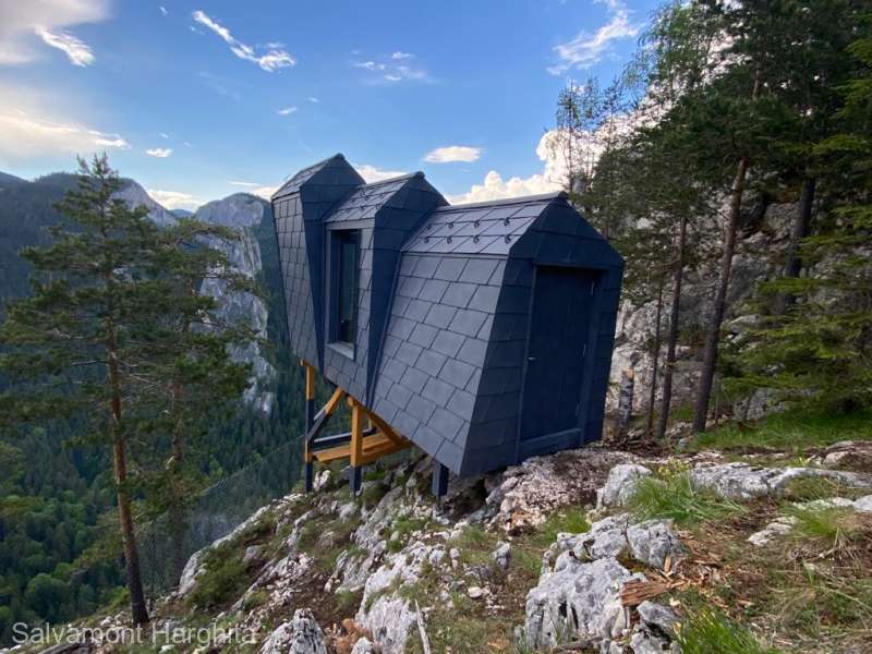 Refugii montane panoramice, amplasate în premieră în România în Parcul Naţional Cheile Bicazului-Hăşmaş Refugii montane panoramice, amplasate în premieră în România în Parcul Naţional Cheile Bicazului-Hăşmaş