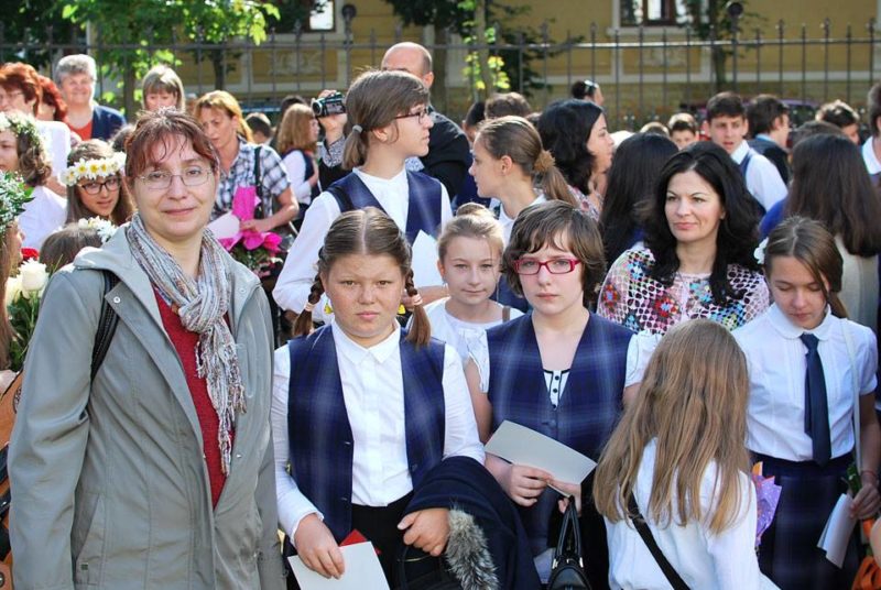 Părinții pot participa festivitățile de sfârșit de an școlar doar imunizați împotriva COVID