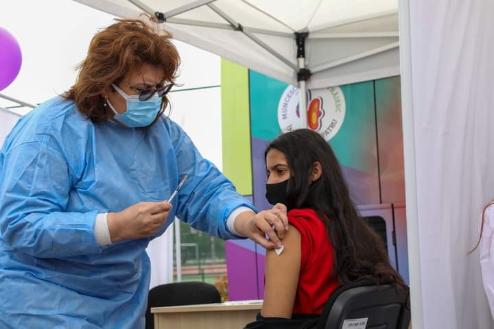 Începe campania de vaccinare anti-COVID în învățământul preuniversitar