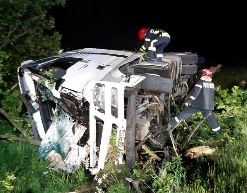 Camion răsturnat în Harghita