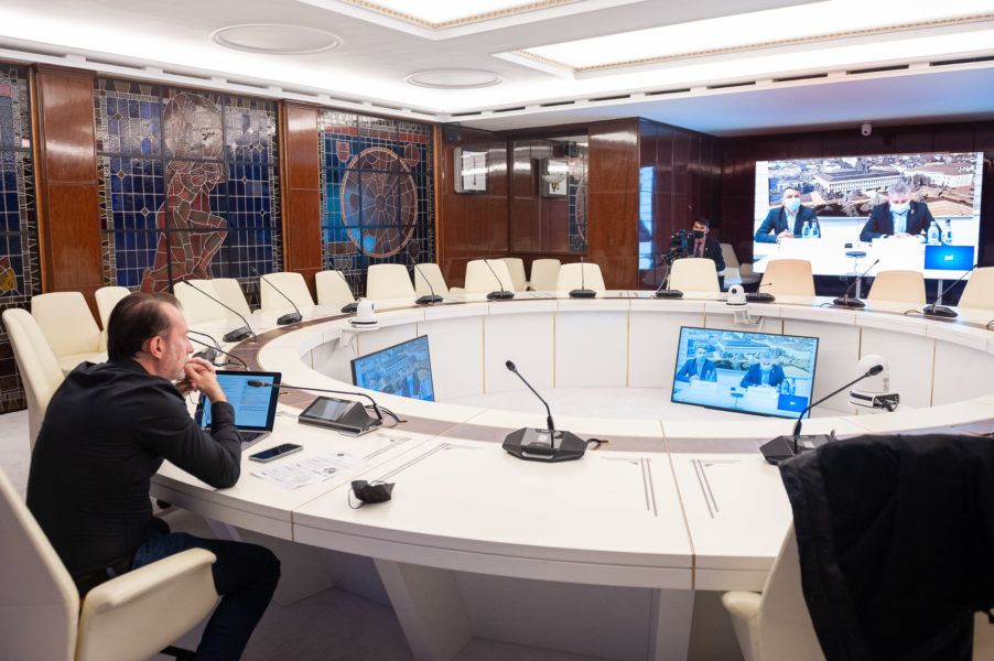 Premierul Florin Cîțu a convocat prefecții într-o videoconferință pe tema inundațiilor