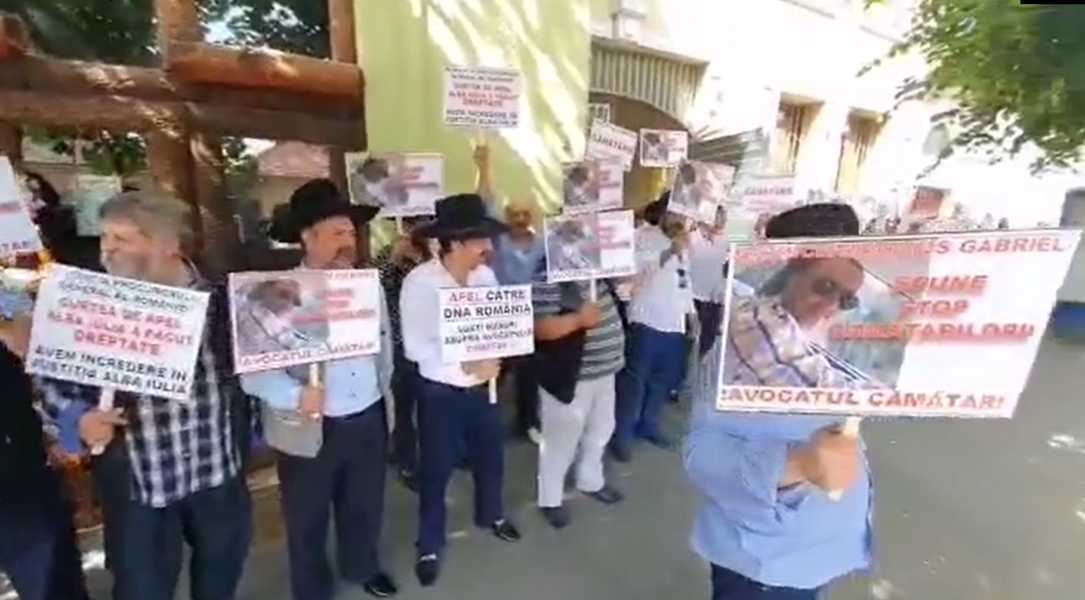 Protest spontan împotriva practicării cămătăriei, la Târgu Mureș