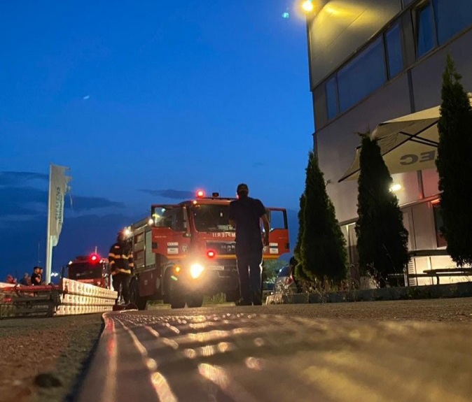 Incendiu la o fabrică de componente electrice din zona industrială de vest a Sibiului