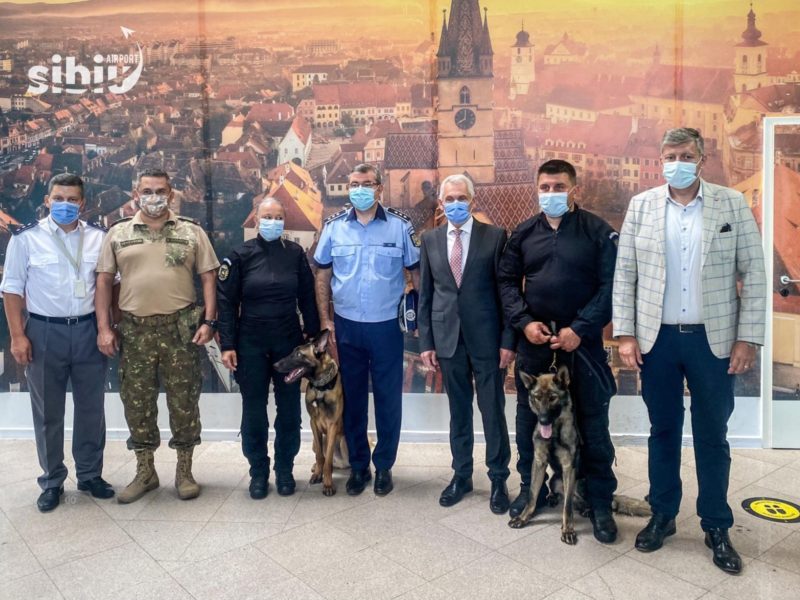 Patrule canine pe Aeroportul Internaţional din Sibiu