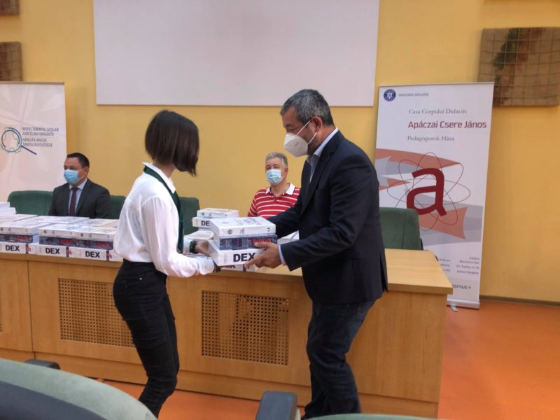 47 de elevi harghiteni cu rezultate deosebite la examenele naţionale, premiaţi de autorități