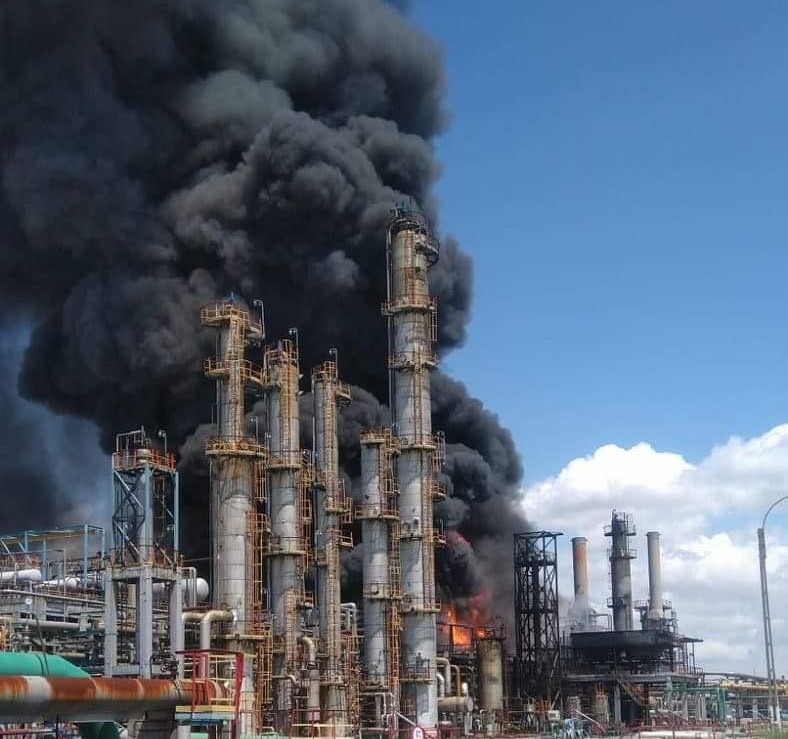 UPDATE: Explozie la o instalaţie de la Rafinăria Petromidia