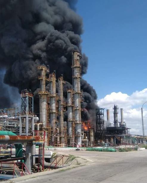 A murit unul dintre pacienții transferați în Germania în urma incendiului de la rafinăria Petromidia