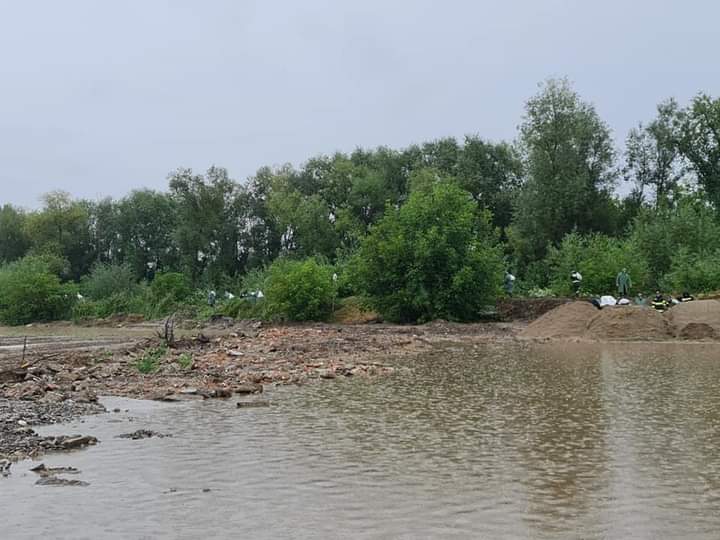 Cod portocaliu de inundaţii pentru râuri din 12 judeţe
