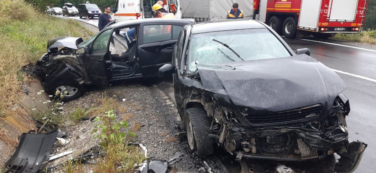 Trei persoane rănite într-un accident în localitatea Mihai Viteazu