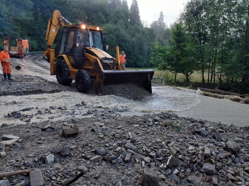 Cod galben de viituri pe râuri din cinci judeţe