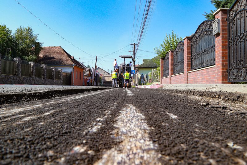 Patru străzi mari din Reghin intră luna aceasta în reabilitare