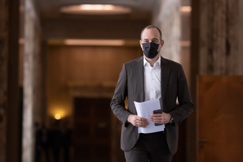 Pensia anticipată nu va putea fi cumulată cu alte venituri salariale