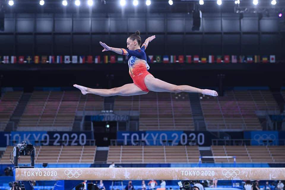 Larisa Iordache nu concurează în finala de la bârnă