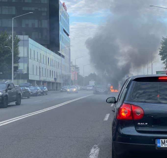Autobuz în flăcări pe Bulevardul Pandurilor din Tg.Mureș