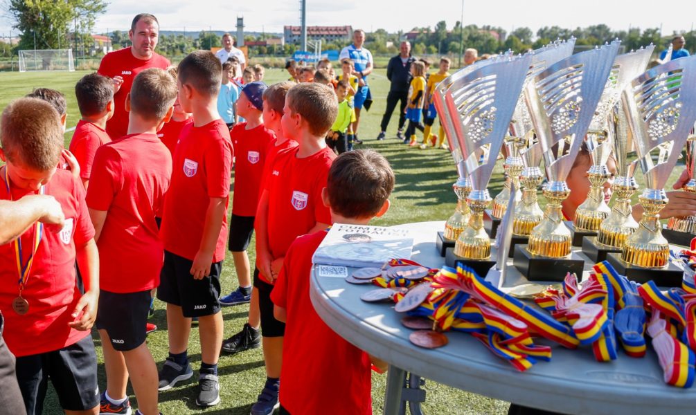 44 echipe la manșa secundă a Cupei Kinder la fotbal juvenil
