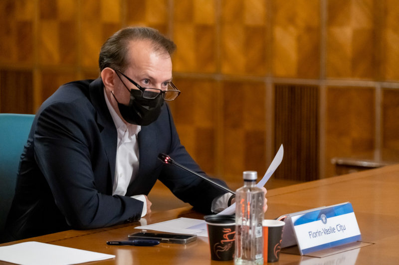 Cîţu: Vrem să menţinem prezenţa fizică în şcoli
