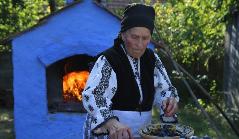 Octogenara Maria Bucin Crişan declarată ‘Tezaur uman viu’