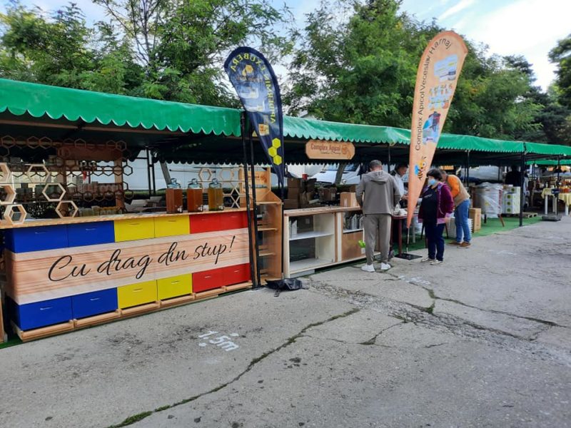 A început la Bucureşti Târgul Naţional al Mierii