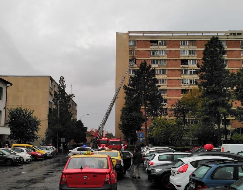 O victimă carbonizată, în incendiul care a cuprins un apartament dintr-un bloc din Tg.Mureș