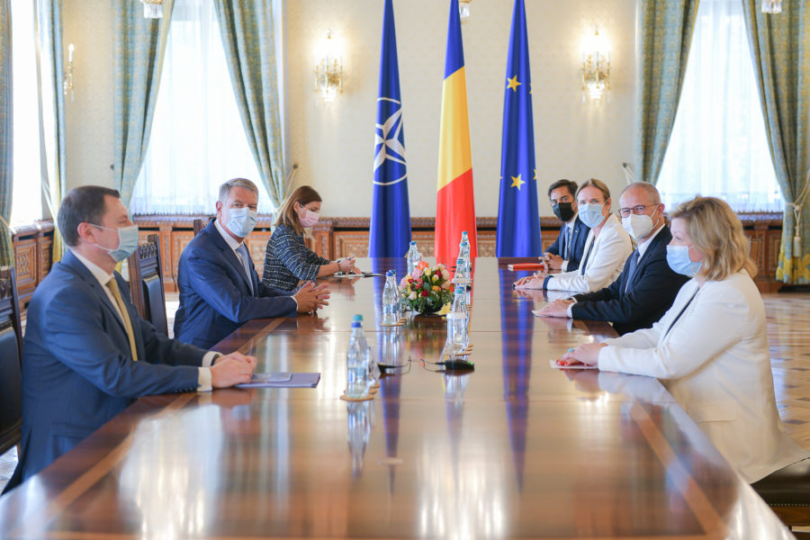 Legea consumatorului vulnerabil, adoptată în urma cu aproape două săptămâni de Parlament, a fost promulgată de preşedintele Klaus Iohannis