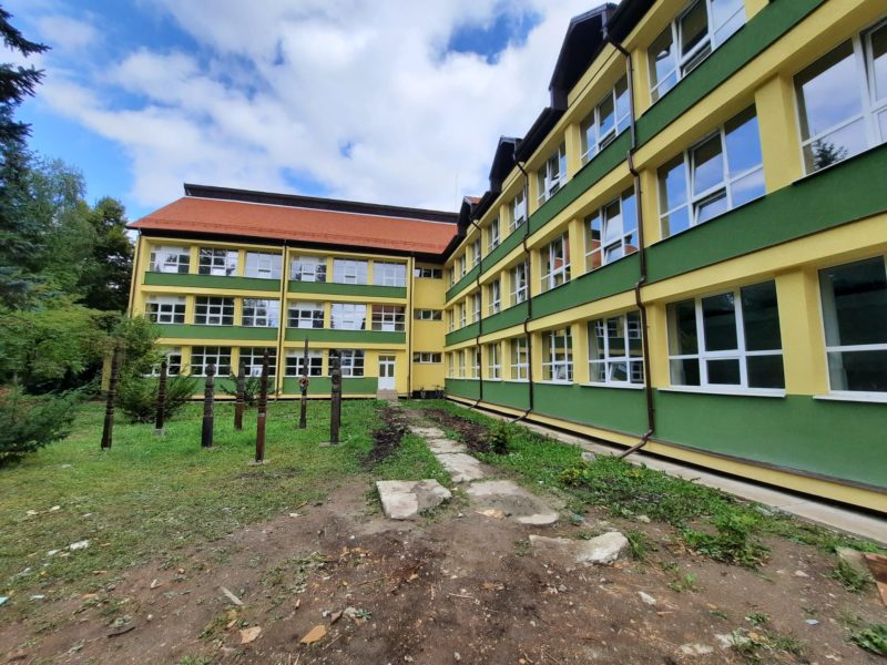 Opt unităţi şcolare din Miercurea Ciuc şi-au primit elevii în clădiri reabilitate