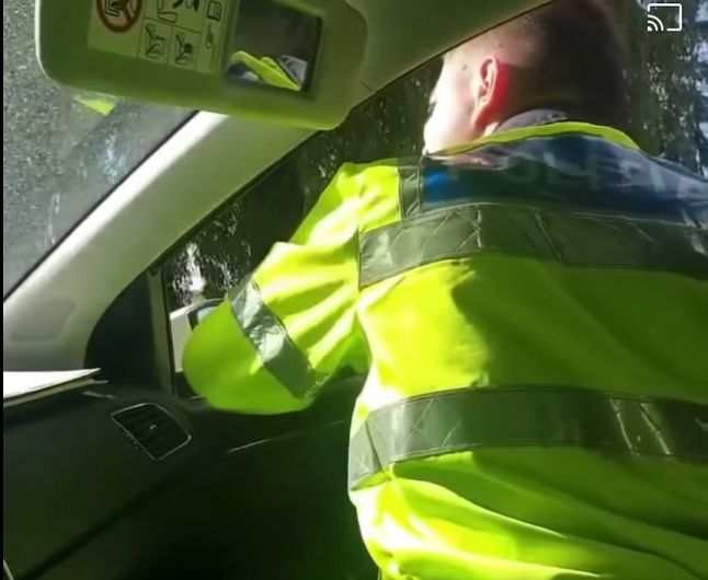 Covasna: Doi poliţişti, cercetaţi disciplinar în urma unei filmări apărute pe internet
