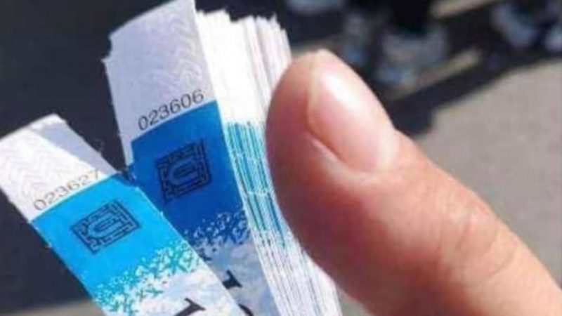 Femeie cercetată de polițiștii clujeni după ce organizatorii UNTOLD au sesizat că vindea pe internet brățări de triaj epidemiologic