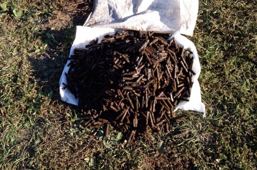 Harghita: Peste o mie de cartuşe din Primul Război Mondial, descoperite în albia Oltului