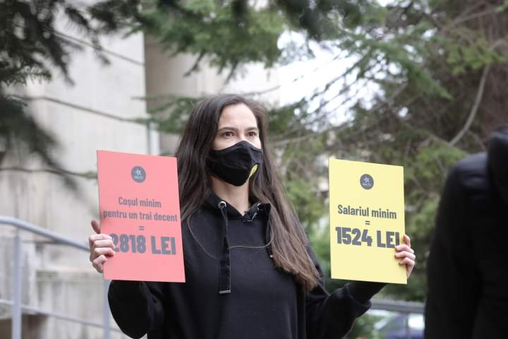 Asociaţia Declic protestează în faţa Ministerului Muncii faţă de modul de calcul al salariului minim Asociaţia Declic protestează în faţa Ministerului Muncii faţă de modul de calcul al salariului minim