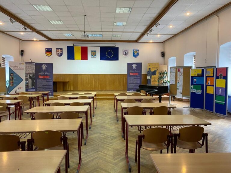 Elevii Colegiului Naţional ‘Iohannes Honterus’ din Brașov trec în online