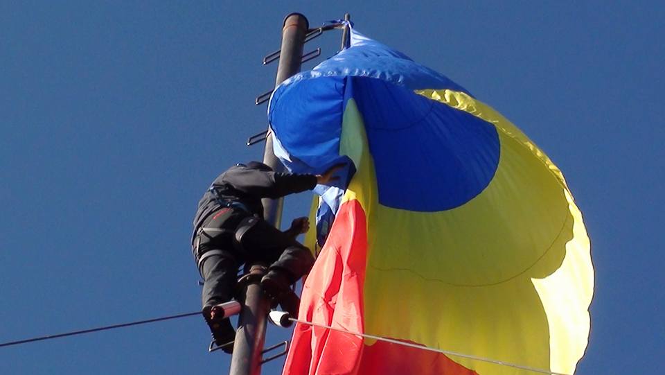 Drapelul de pe Tâmpa, înlocuit înainte de venirea iernii