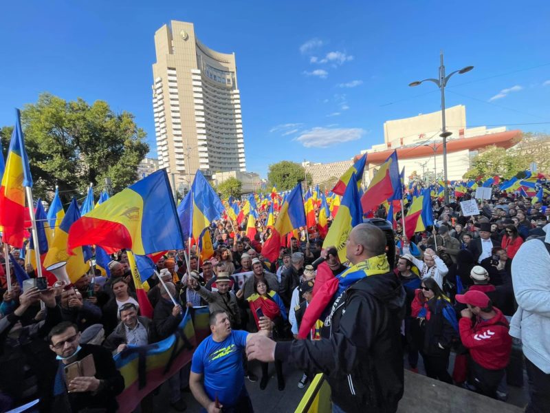 Organizatorii protestului anti-mască – 42 de sancţiuni în valoare de 48.400 de lei