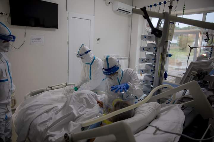 Şase paturi sunt libere în Secţiile de Terapie Intensivă din ţară pentru bolnavii de COVID-19, iar peste 1.700 sunt ocupate Şase paturi sunt libere în Secţiile de Terapie Intensivă din ţară pentru bolnavii de COVID-19, iar peste 1.700 sunt ocupate