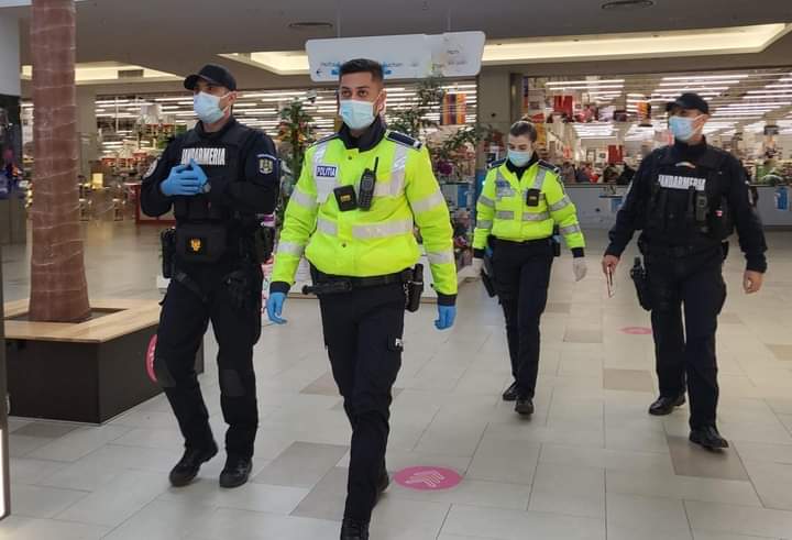 Amenzi aplicate de poliţişti şi jandarmi Amenzi aplicate de poliţişti şi jandarmi